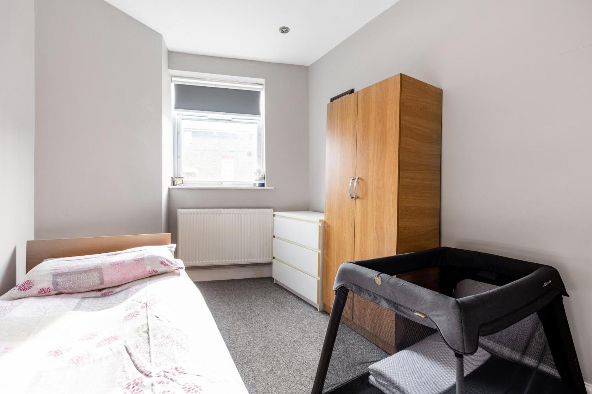 London Zone 2 Spacious Two-Bedroom with Parking Exterior photo