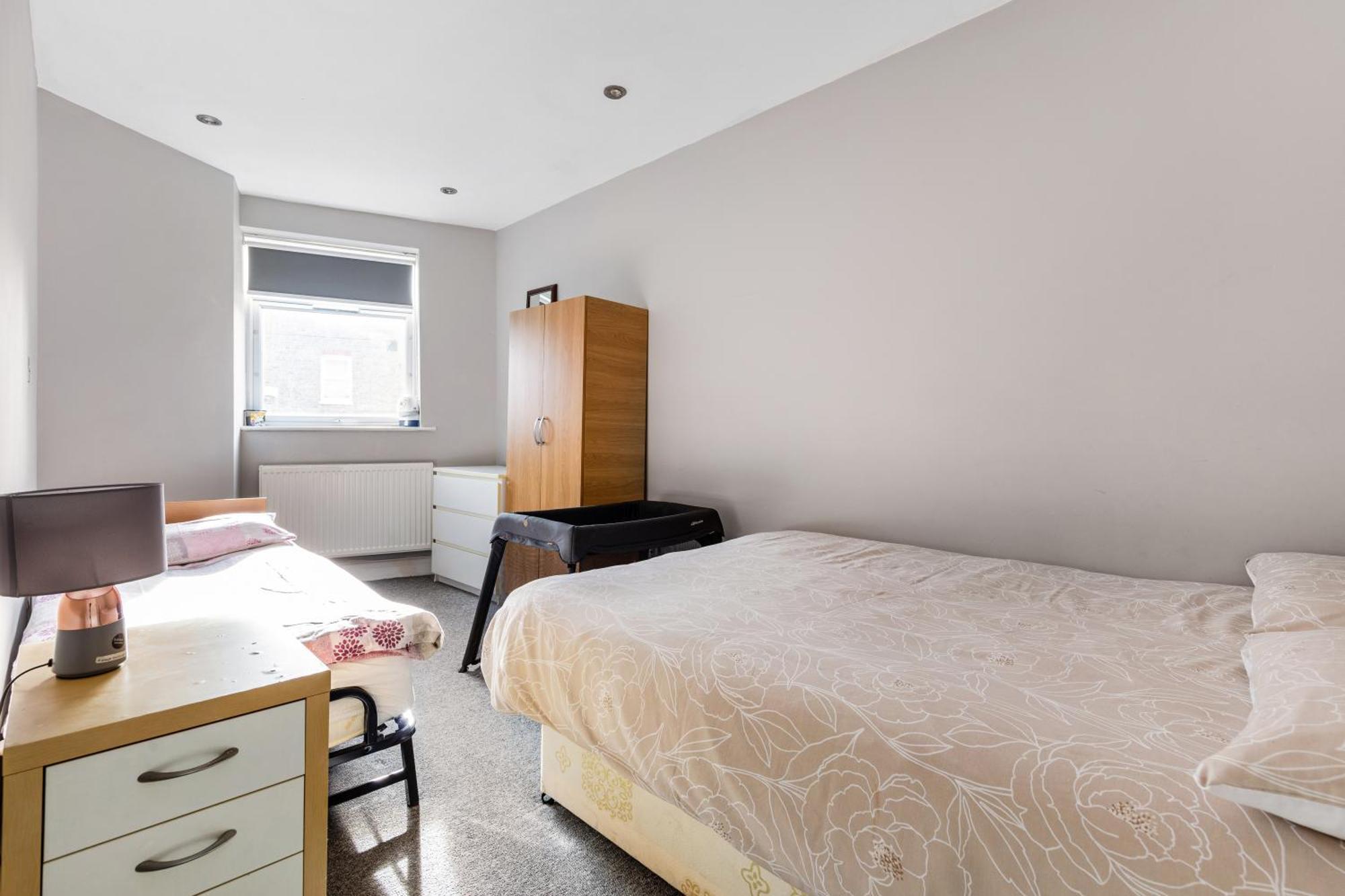 London Zone 2 Spacious Two-Bedroom with Parking Exterior photo